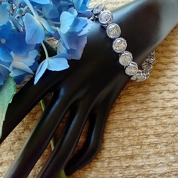 Bracelet CZ Crystal Stone Large NWOT tennis Bracelet - Picture 4 of 14